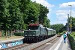 Am Nachmittag kam dann 194 158 aus Hamm in Essen Hügel eingefahren. Echt kurzfristig wurde die Sonderfahrt nach Kettwig geplant. Da hier sonst nur die 422er unterwegs sind war der Zug eine tolle Abwechslung. In Essen Hügel konnten die Fahrgäste sich zwischen den Baldeneysee oder der Besichtigung der Villa Hügel entscheiden. Nach kurzem Aufenthalt ging es weiter nach Kettwig.

Essen Hügel 12.06.2022