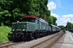 Abfahrt für 194 158 mit ihrem Sonderzug in Essen Hügel auf den Weg nach Kettwig.

Essen Hügel 12.06.2022