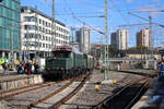 E94 088 erreicht mit ihrem Sonderzug und 41 018 am Schluss den Stuttgarter Hbf.