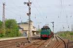 254 052 am 01.05.2010 mit Gterzug in Zerbst