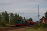 254 052 am 01.05.2010 mit Gterzug bei der Ausfahrt aus Knigsborn