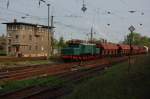 254 0520am 02.05.2010 mit Gterzug bei der Einfahrt in Merseburg