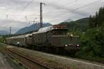 194 051 mit zwei Wagen (fuhr fr BLB 73968) am 17.07.2010 beim Kreuzungshalt in Hammerau.