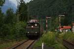 194 051 mit zwei Wagen (fuhr fr BLB 73968) am 17.07.2010 bei der Einfahrt in Piding.