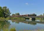 194 158 mit einem Schotterzug am 13.06.2014 auf der Isarbrücke bei Plattling.