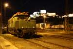 Am Späten Abend des 18.6.2014 steht 194 158-2 von Rail4U abgestellt im Bahnhof Kufstein.