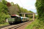 Das Bayernbahn Krokodil E 94 192 fhrt am 05.05.12 mit einem Sondetzug aus sterreich am Mnchner Nockherberg vorbei.