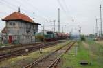 254 052 am 01.05.2010 bei der Einfahrt in Piesteritz