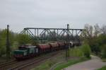 254 052 am 02.05.2010 mit Gterzug bei der Einfahrt in NAumburg (Saale)