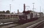 194 183 damals Bw Mnchen-Ost wartet auf Freigabe einer Rangierfahrt in Ulm Hbf. 1972