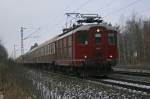 10019 (eine Re 4/4 I) mit dem  Lessing-Express  am 03.01.2009 in Haar.