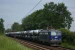 185 531 und 1142 635 (schiebend) mit einem Autozug in Ahlten am 8.6.10