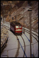 DR 251005 im Gleisanschluss zum Kalkwerk nahe Mühlental zwischen Elbingerode und Rübeland am 10.12.1991.
