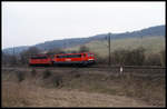 Als Lokzug sind hier 171014 und 171009 kur vor Hüttenrode am 27.3.1999 auf der Rübelandbahn nach Blankenburg unterwegs.