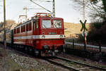 251 002 am 10.04.1991 auf der Rübelandstrecke bei Elbingerrode.