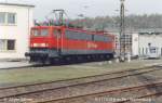 E 171 013-6 bei der Auffahrt auf die Drehscheibe im Bw-Blankenburg/Harz (April 1999)