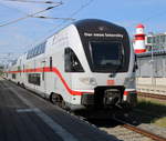 Neben dem Leuchtturm in Warnemünde-Werft präsentierte sich der neue Intercity alias 4110 614 als IC 2274 von Dresden Hbf nach Warnemünde.22.05.2020