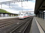 DB - ICE  401 573 bei der durchfahrt im Bahnhof Rothrist am 03.05.2017