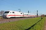 Am 05.05.2016 war 401 058-3  Gütersloh  auf dem Weg von Norddeutschland nach Basel SBB, als dieser bei Hügelheim in Richtung Schweizer Grenze fuhr.