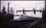 Ein neuer ICE kam am 21.4.1992 anlässlich einer Schnupperfahrt auf der Rollbahn nach Münster durch Osnabrück Neustadt.