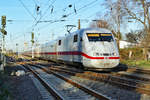 BR 401 ICE durch Brühl in Richtung Koblenz - 19.12.2019  (Aufnahmestandort: öffentliche Straße  Am Volkspark 13  beim Autohaus Brühl unter der Eisenbahnbrücke.