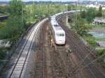 Ein ICE-1 (Br.401) auf dem Weg von Mnchen Hbf nach Berlin-ostbahnhof, berquert die Neckarbrcke zwischen Stuttgart hbf und den Bahnhof Stuttgart-Bad Cannstatt.