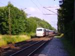 Ein ICE 1 auf dem Weg nach Kiel bei der Durchfahrt von Prisdorf.