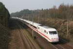 401 058 als ICE 886 (Mnchen–Hamburg) am 04.04.2009 zwischen Unterl und Suderburg