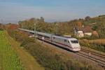 Am 30.10.2014 fuhr 401 089-8 bei Müllheim (Baden) in Richtung Schweizer Grenze.
