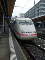Hier macht gerade ICE1 Tz 88  Hildesheim  am 6.1. als ICE 373 nach Interlaken Ost Kopf im Bahnhof Bern