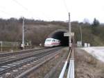 ICE bei der Ausfuhrt aus dem Roberg -Tunnel auf der NBS in Richtung Hannover von Wrzburg komment