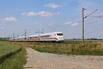 DB Tz 203  Cottbus  (402 003) fährt bei Uffenheim in Richtung Ansbach.