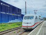 Im Bild ein ICE2 (808 011-1  Uelzen ), der gerade den Hauptbahnhof in Bochum verlässt. (September 2024)