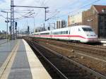 Ausfahrt des ICE 848 (Berlin-Ostbahnhof - Kln/Bonn-Flughafen) und ICE 858 (Berlin-Ostbahnhof - Kln Hbf) aus dem Bahnhof Berlin -Ostbahnhof.