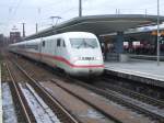 ICE 2  Schwerin  voran TK 402 023-6 aus Berlin Ostbahnhof ,Einfahrt im Bochumer Hbf.,Gleis 3,(07.12.2007) 