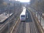 8.4.2005,ICE nach Berlin auf der Hochgeschwindigkeitsstrecke Hannover - Berlin, Hhe Haltpunkt Dallgow-Dberitz, 10 km vor Berlin-Spandau.