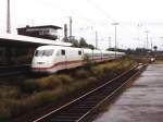 402 040-0 mit ICE 951 Dsseldorf-Berlin Ostbahnhof auf Duisburg Hauptbahnhof am 14-8-1999.