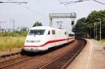 Bei der Durchfahrt durch den Rheydter Hbf nach Mnchengladbach ist hier der Triebkopf des 402 018-8 Braunschweig zu sehen. Um 12:05 wird er von Mnchengladbach Hbf aus nach Berlin Ostbahnhof fahren. Sonntag 14.7.2013