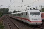 402 033 am 2.7.13a ls umgeleiteter ICE in Dsseldorf-Rath.
Der Zug wurde wegen einer Entgleisung zwischen Duisburg und Dsseldorf ber die Gterzugstrecke umgeleitet