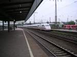 Ein ICE 2 Verlsst Essen Hbf in Richtung Berlin Ostbahnhof in Hamm(Westf) trifft der Zug auf den zweiten Flgelzug aus Richtung Kln Hbf/Bonn Hbf ber Wuppertal und Hagen. Dieser Flgel fngt in Kln/Bonn Flughafen an und fhrt ber das Ruhrgebiet (17.08.2005)