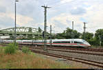 Nachschuss auf 403 018-5 (Tz 318  Münster (Westf.) ) als ICE 1005 (Linie 29) von Berlin Gesundbrunnen nach München Hbf, der den Bahnhof Halle-Ammendorf durchfährt und gleich auf die Neubaustrecke Erfurt–Leipzig/Halle (Fv1) wechselt.
[21.6.2019 | 13:16 Uhr]