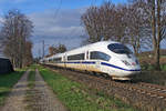 Der blaue ICE 406 001-8 Tz 4601 ,,Europa/Europe'' am 21.11.2020 in Boisheim auf dem Weg nach Amsterdam (Nachschuß).