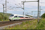 403 015-1 (Tz 315  Singen (Hohentwiel) ) und 403 057-3 (Tz 357  Esslingen am Neckar ) sind nördlich von Haltingen zugegen.

🧰 DB Fernverkehr
🚝 ICE 102 (Linie 43) Basel SBB (CH)–Köln Hbf (D) [+10]
🕓 1.8.2022 | 17:44 Uhr