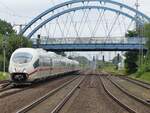 403 013 (TREUCHTLINGEN) als ICE 1014 Stuttgart - Norddeich=Mole in  Salzbergen, 13.07.2024. Aufnahme vom Ende des Bahnsteigs!