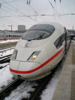 ICE 514 wartet in Mnchen auf die Abfahrt nach Dortmund. 
Wo ist das DB-Logo geblieben?
Mnchen, 26.02.2005.