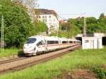403 012 hat soeben den Pragtunnel in Stuttgart-Feuerbach verlassen und wird in Krze auf die SFS nach Mannheim abbiegen.