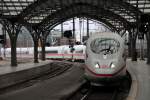 Hier fährt ein ubekannter 403er am 21.12.13 in den Kölner Hbf ein.