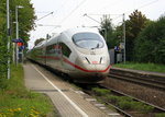 Der ICE3 aus Frankfurt(am Main-Hbf)(D) nach Amsterdam(NL) und kommt aus Richtung Köln,Grevenbroich und fährt durch Jüchen in Richtung Mönchengladbach-Hbf.
