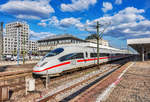 406 511-6 (4611) hält als ICE 104  ICE International  (Basel SBB - Amsterdam Centraal) in Mannheim Hbf.