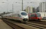 406 004 ist als Ersatz ICE Frankfurt (Main) - Saarbrcken am 29.02.2012 in Kaiserslautern, neben steht 643 032